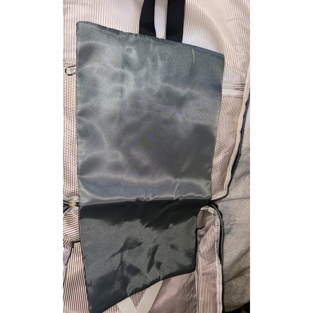 LoveVook Laptop Carryon Travel Backpack 40 L W/ 3 Packing Cubes 18 X 14 Gray NWT